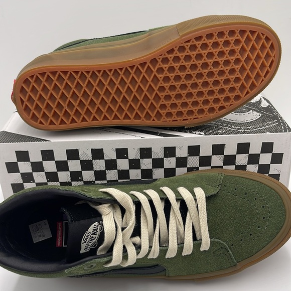 Vans WMNS Skate Sk8-Hi Green/Gum
VN0A5FCC17P
Sneakersers - Picture 3 of 16